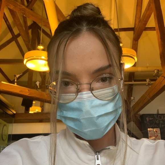 Meet your Posher, Amélie - Picture 1 of 1